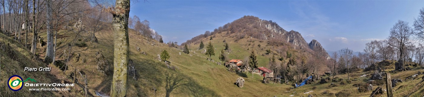 50 Vista panoramica a sx il Rif. Monte Zucco a dx il Monte Zucco.jpg